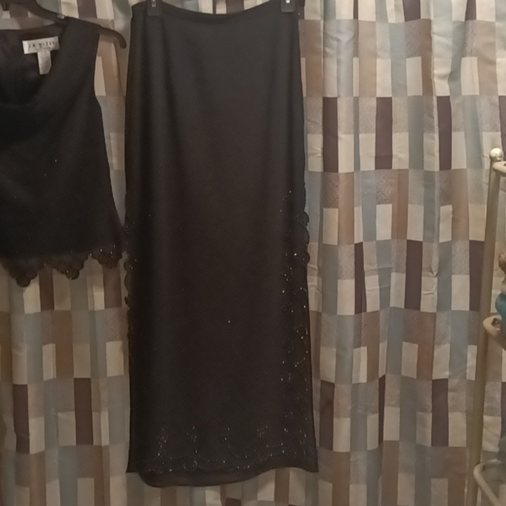 FINAL PRICE J. R. NITES BY CALIENDO 2-pc  beaded scalloped blouse/maxi skirt 6 - Picture 6 of 16